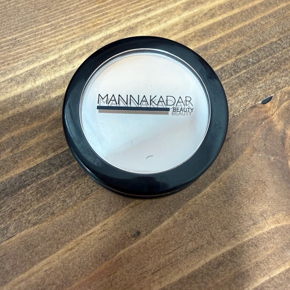 Manna Kadar Other - 💰3 items for $12! Beauty Flawless Finish dual powder